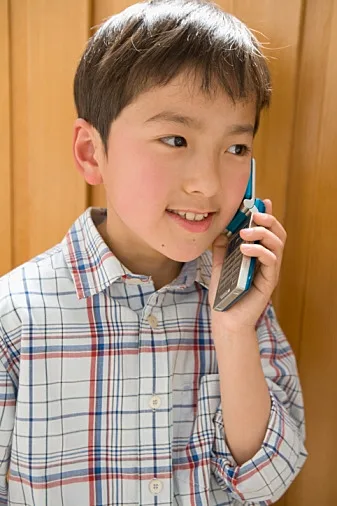 ילד עם פלאפון