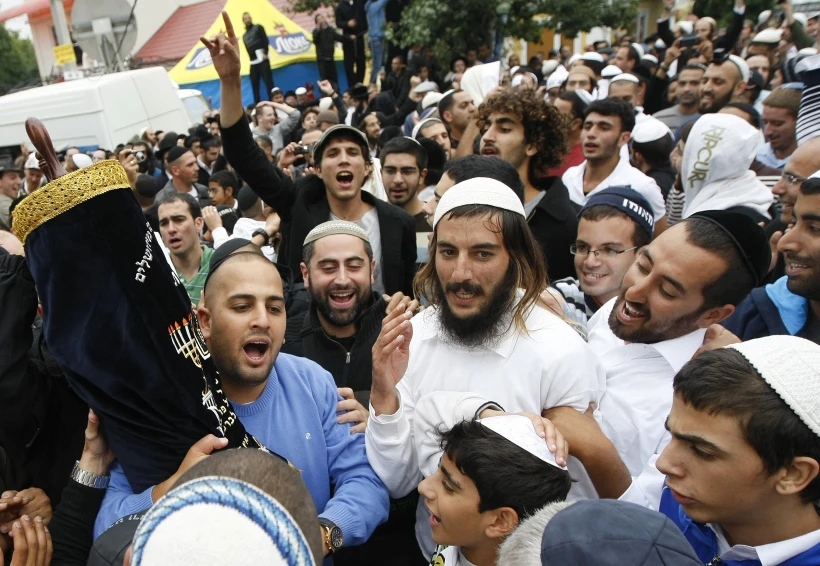 מתפללים באומן 2010