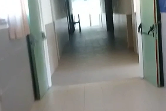 מסדרון בית הספר שבו ע''פ החשד אירע אונס הקבוצתי של נערה בת 13