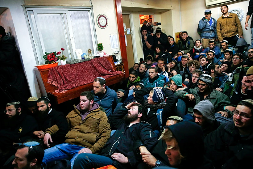 תושבי עמונה בזמן הפינוי