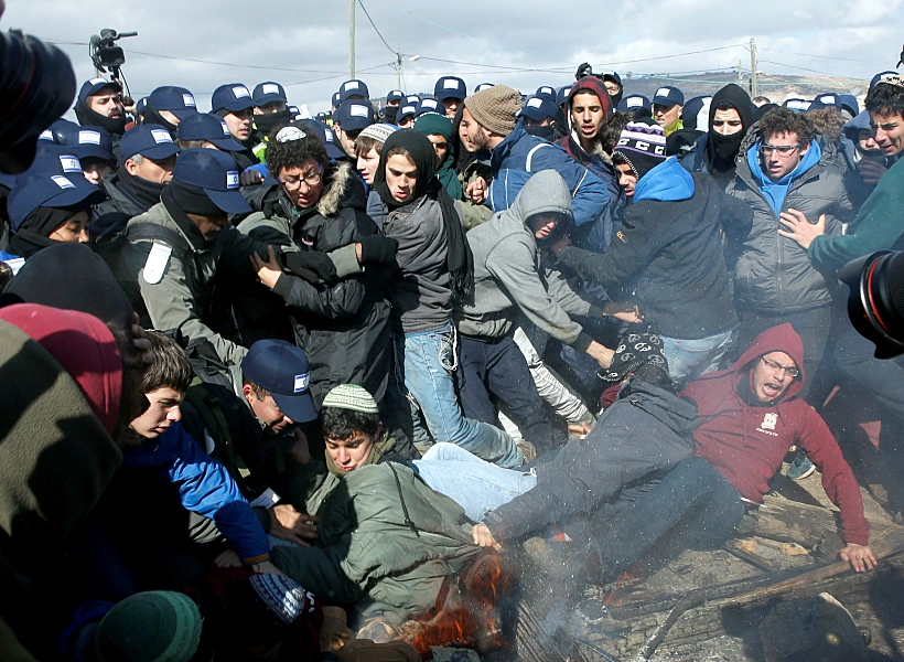 עימותים בין תושבי עמונה לכוחות הביטחון