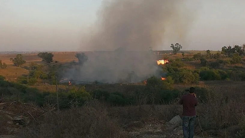 שריפה בעקבות נחיתת רקטה בדרום