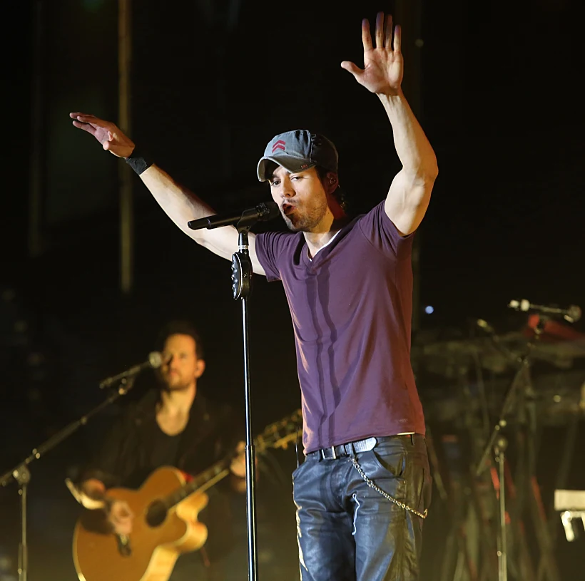 אנריקה איגלסיאס בהופעה בישראל