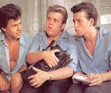 צחי נוי מתוך אסקימו לימון