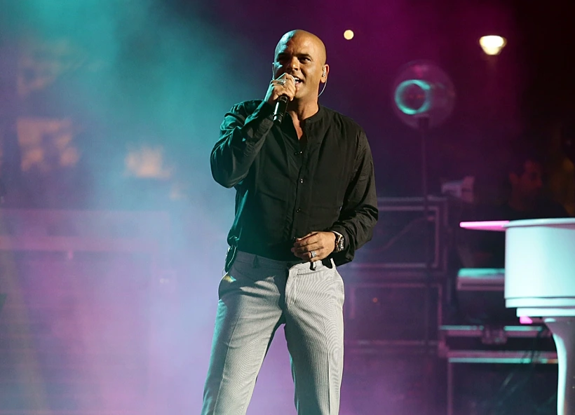 אייל גולן בהופעה בקיסריה