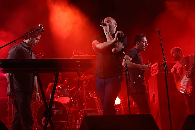 מרסדס בנד ומופע הארנבות של ד