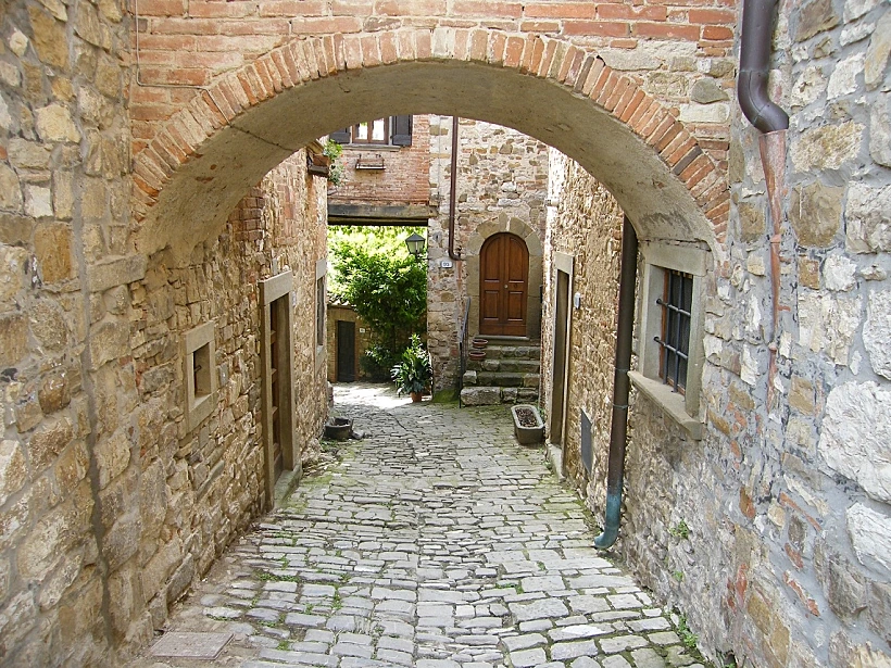 תמונה של גראווה אין קיאנטי בטוסקנהלכתבה על טיול יין באזור תמונה בגודל מותאם אישית