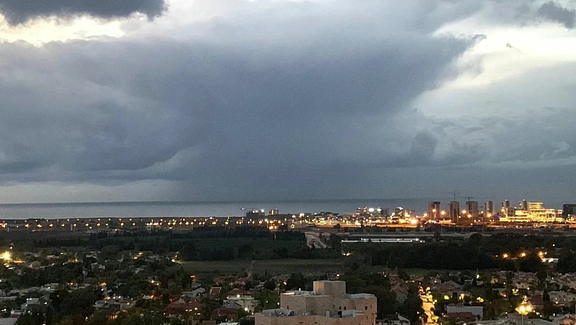 מזג האוויר הקריר מלווה בגשמים מקומיים