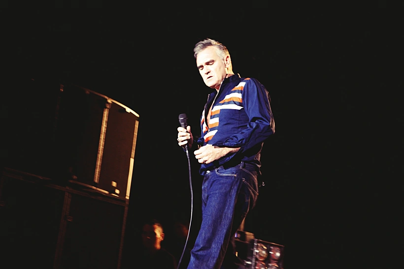 מוריסי בהופעה בגני התערוכה