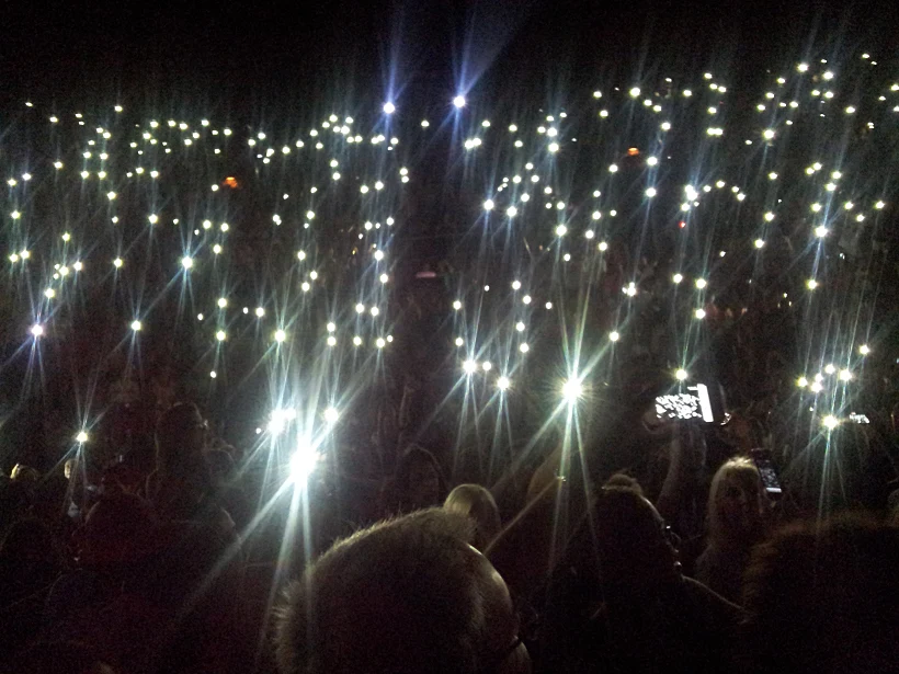 אייל גולן בהופעה בקיסריה