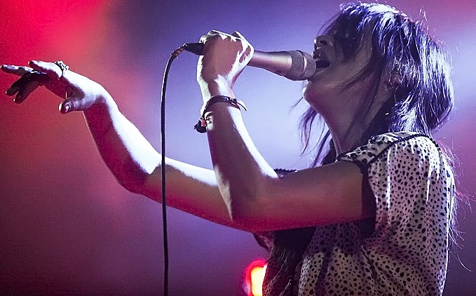 בלונד רדהד בהופעה בבארבי