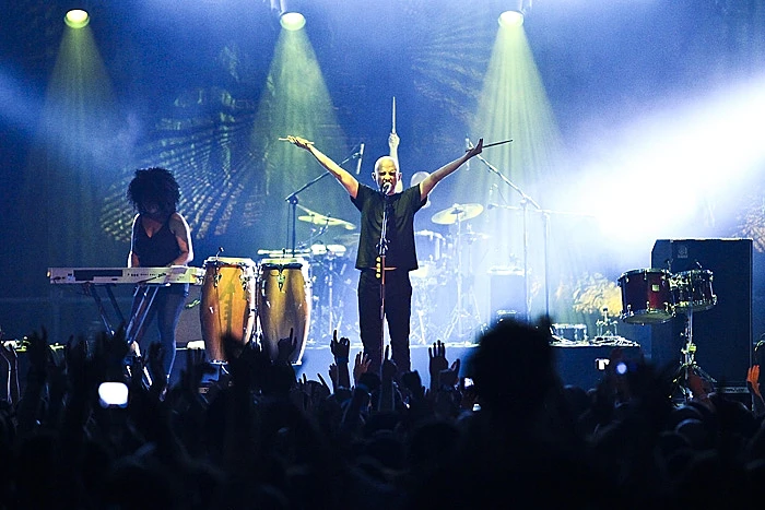 מובי בהופעה בת