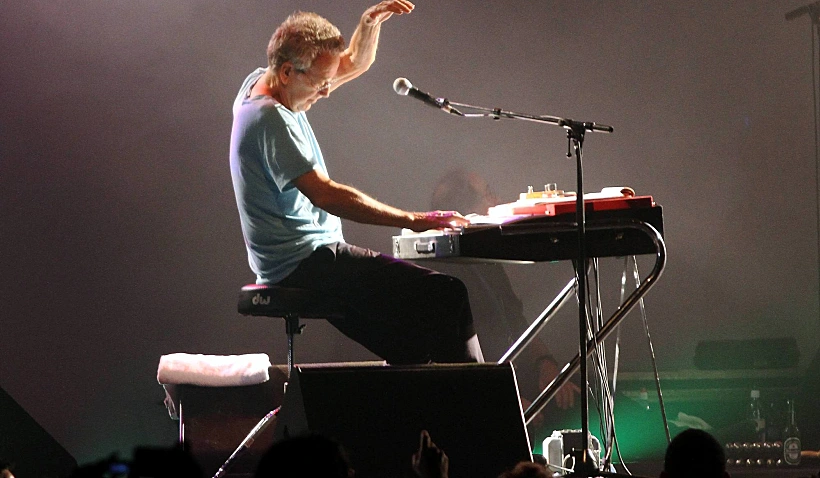 ריי מנזרק ורובי קריגר בהופעה בהאנגר