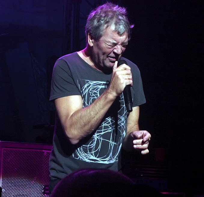 מתוך ההופעה של דיפ פרפל בקיסריה