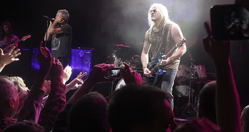 מתוך ההופעה של דיפ פרפל בקיסריה