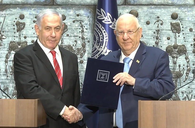 בנימין נתניהו מקבל את המנדט מידי נשיא המדינה ראובן ריבלין