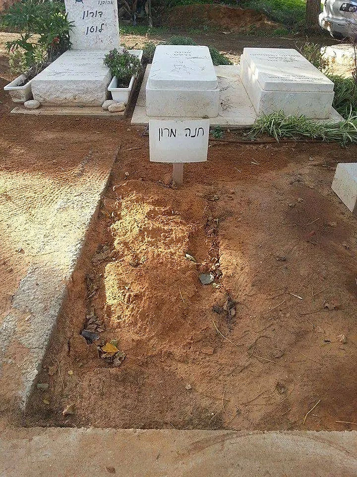 הקבר של חנה מרון