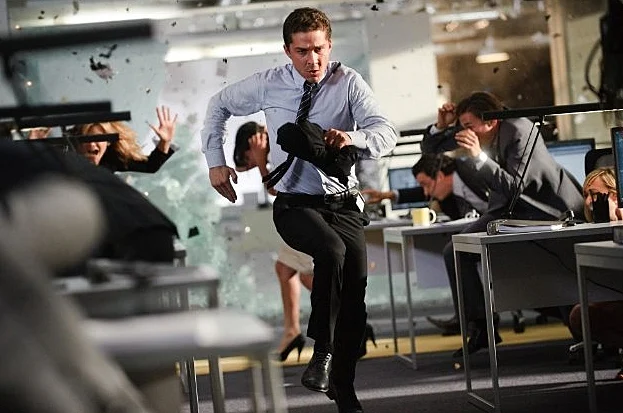 שיה לה-באף ב 