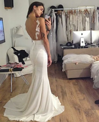 הודא נקש מודדת שמלת כלה ביום חתונתה