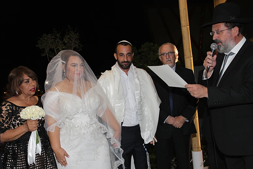 אמירה בוזגלו מתחתנת