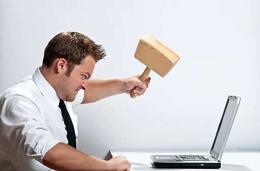 משתמש מחשב כועס