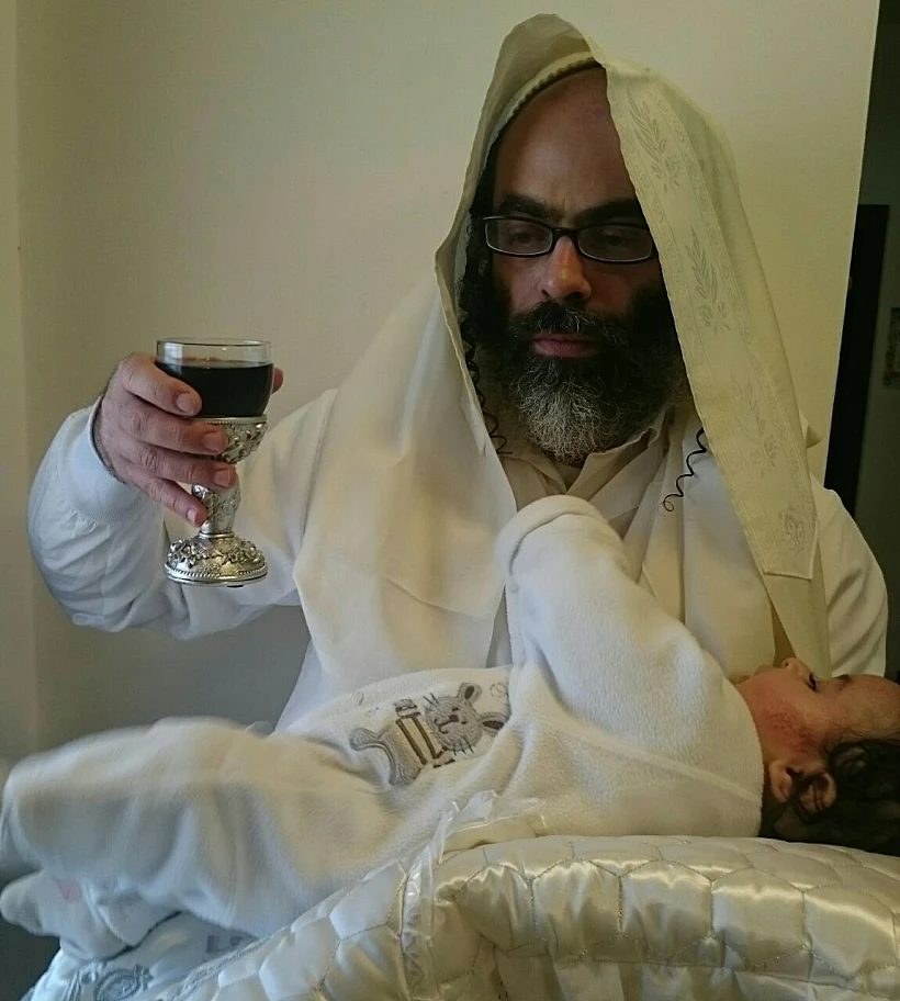 ממזערים סיכונים. ניסים כהן - מוהל רפואי