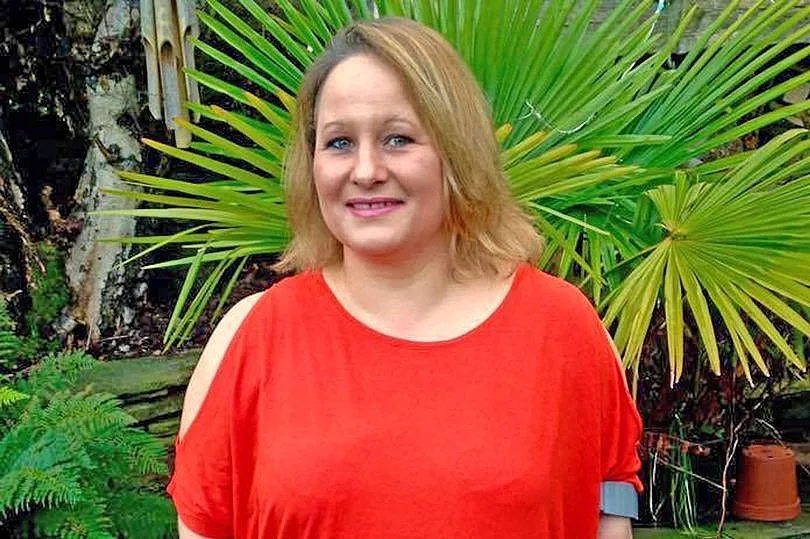 זהירות תמונות קשות: גילחה את שיערה וכמעט איבדה את רגליה