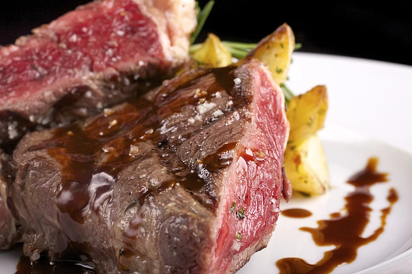 סטייק אנטריקוט עם תפוחי אדמה