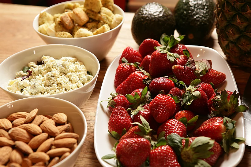 תותים ושקדים