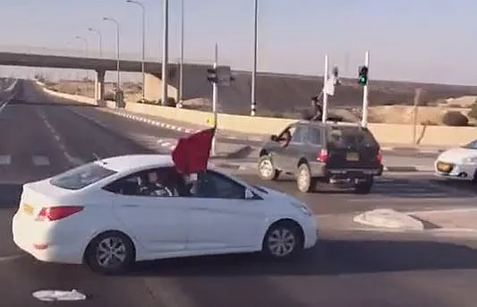 נהגים מהפזורה חסמו את נתיבי הנסיעה, נסעו במהירות מופרזת וחצו באדום