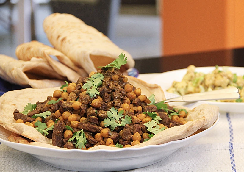 תבשיל בשר עם גרגירי חומוס