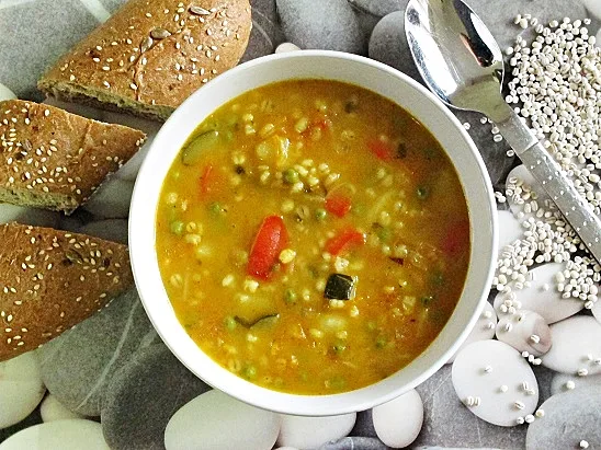 מרק ירקות וגריסים