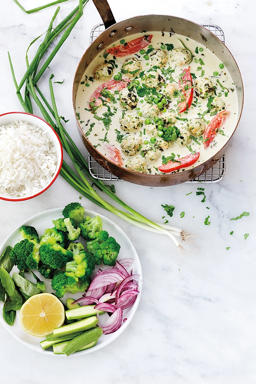 קציצות עוף וירקות בקארי ירוק