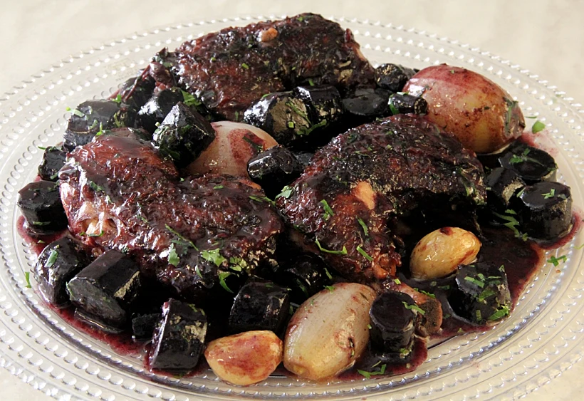 עוף בפורט וטימין עם גזרים סגולים