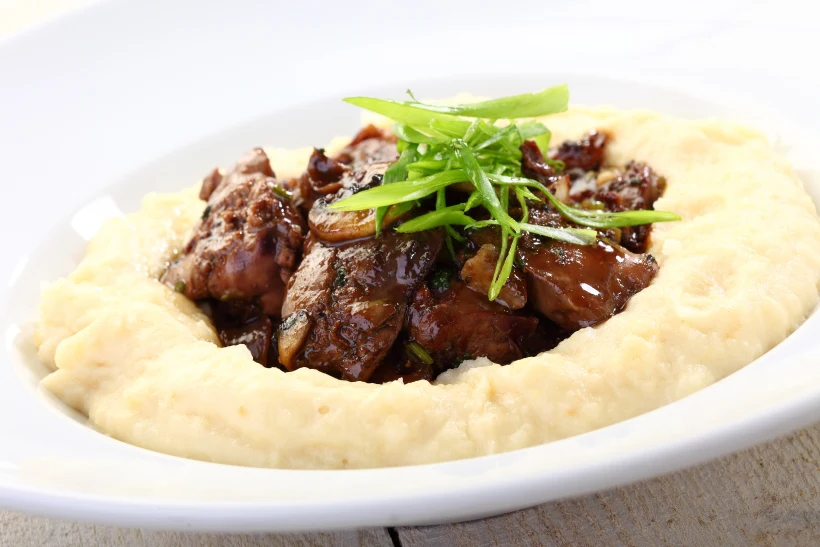 כבדי עוף עם פירה של מסעדת cafe cafe