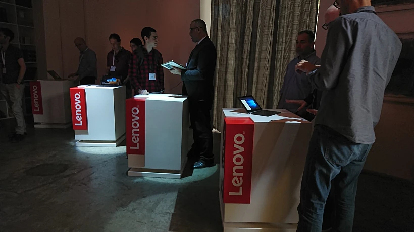 זו לא מקלדת: המשטח הייחודי של היוגה בוק