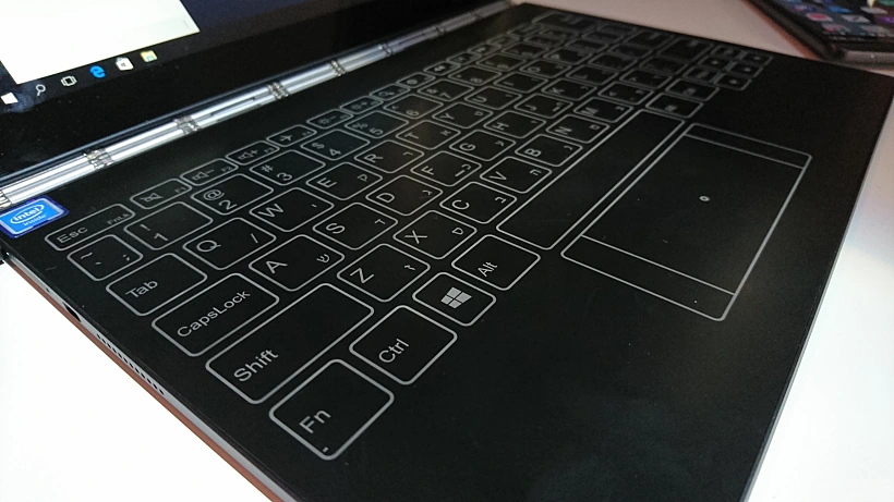 זו לא מקלדת: המשטח הייחודי של היוגה בוק