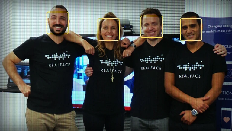 realface: מערכת אימות וזיהוי דרך מצלמת הסמארטפון