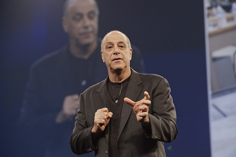 קארל באס, מנכ