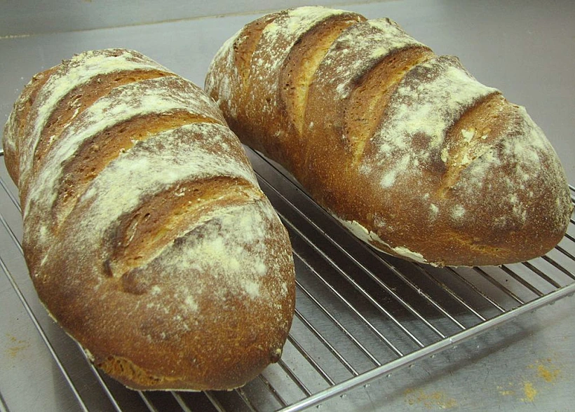 לחם לבן עם אגוזים