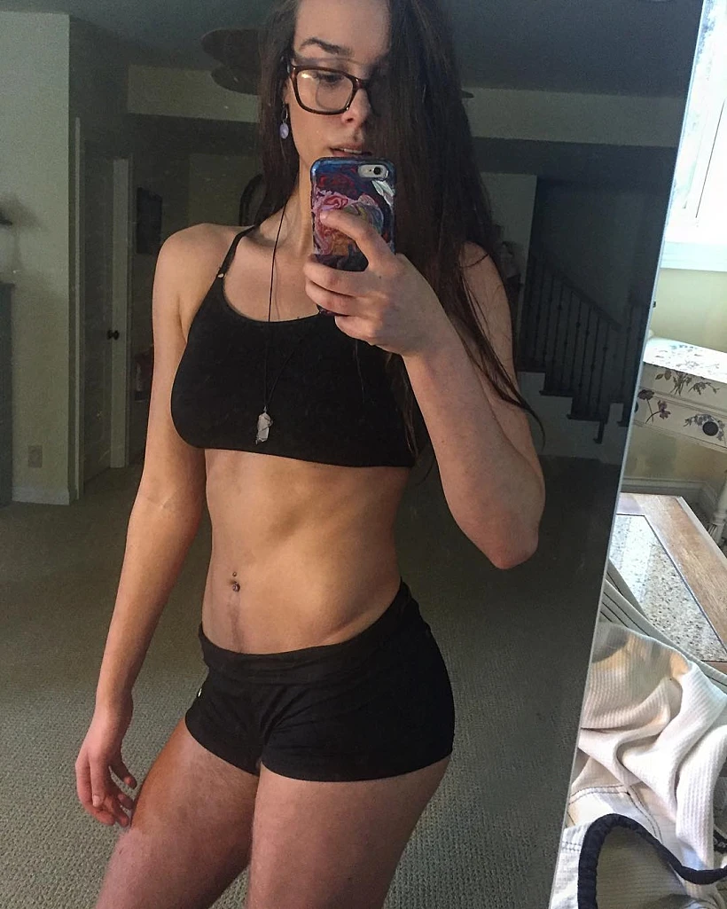 החליטה לא לגלח במשך שנה