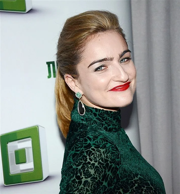 פרימיירה לסדרה עממיות