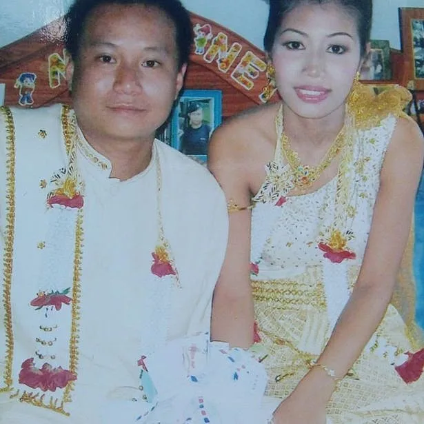 הבעיר את אשתו