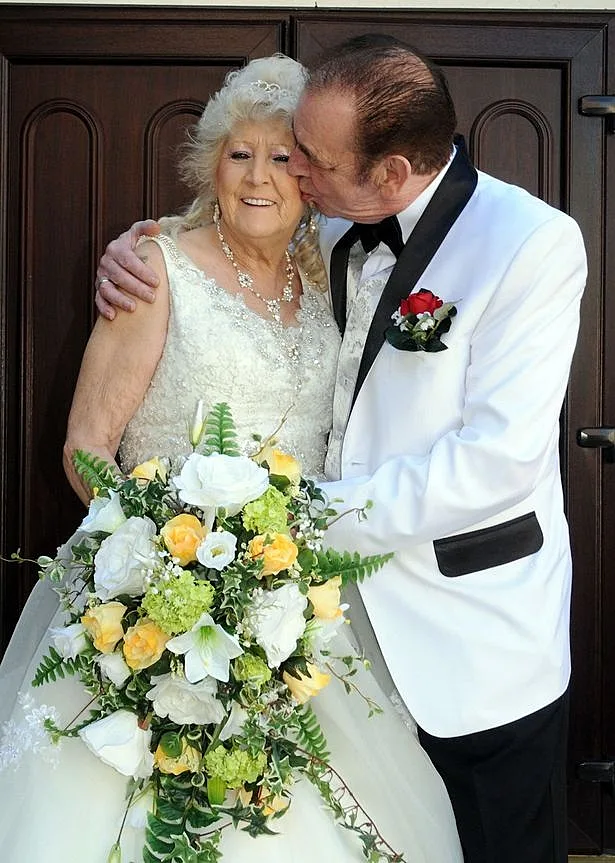 נפגשו אחרי 52 שנה והתחתנו