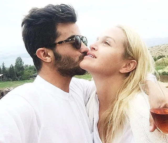 גל גדות ובעלה