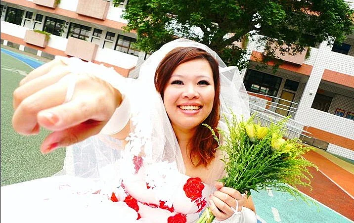 בחורה מטיוואן שהתחתנה עם עצמה