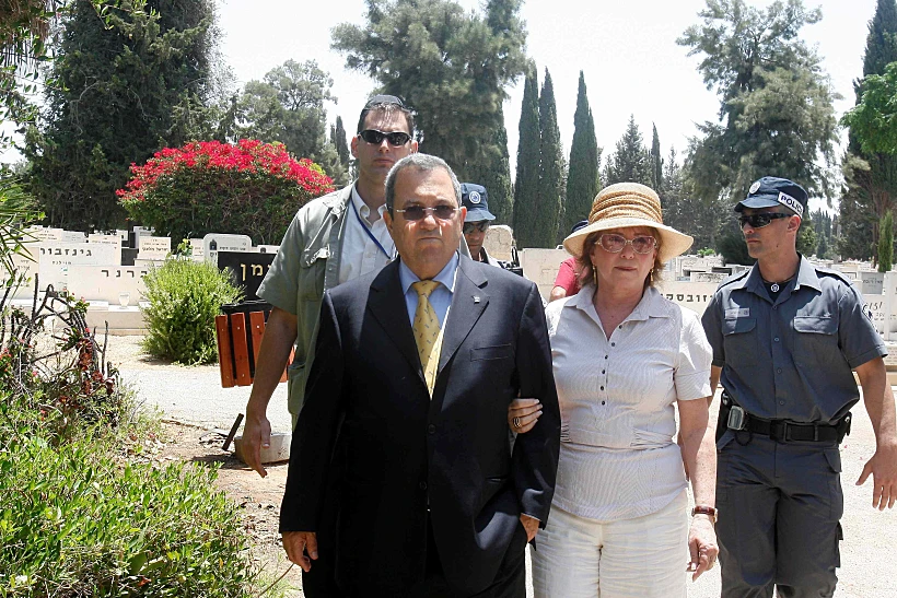 אהוד ברק ונילי פריאל בלווית טומי לפיד