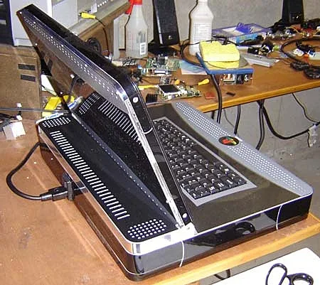 קונסולות מעוצבות: פלייסטיישן 3 ניידת מעשה ידי בן הק