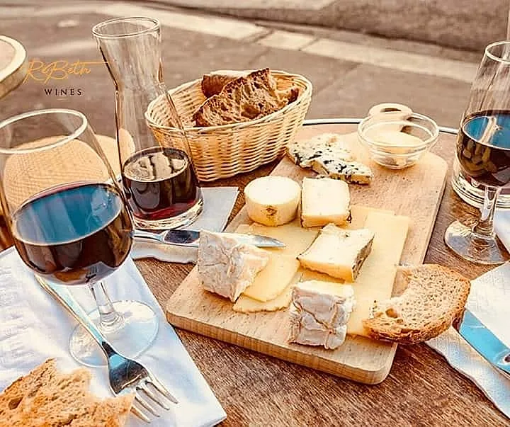 יין וגבינות