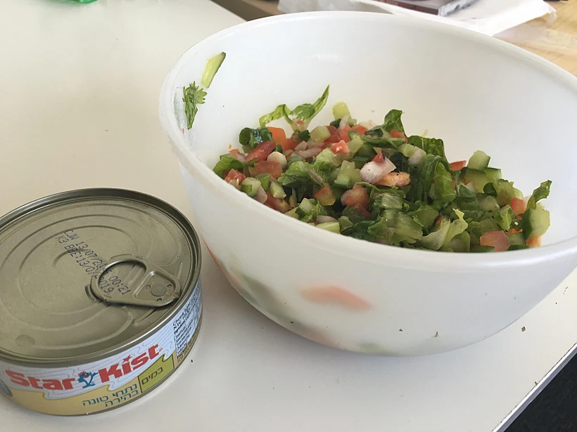 יותם אכל סלט טונה ונפטר מהכרס